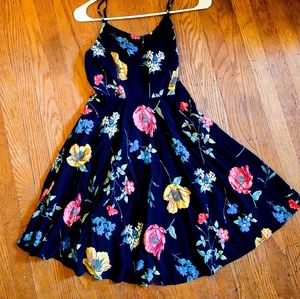 (XS) Black & Floral Dress